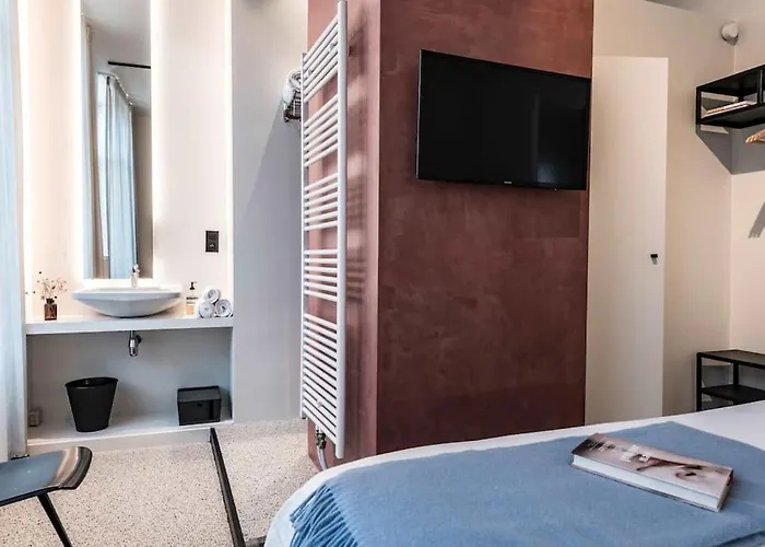 Charming Retreat For Two In Apartment